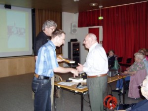 Das erste Exemplar erhält die Familie Vogel die schon 70 Jahre in Wipkingen lebt.