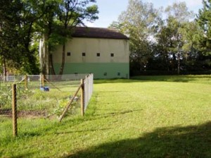 Das Gelände ist eingezäunt worden